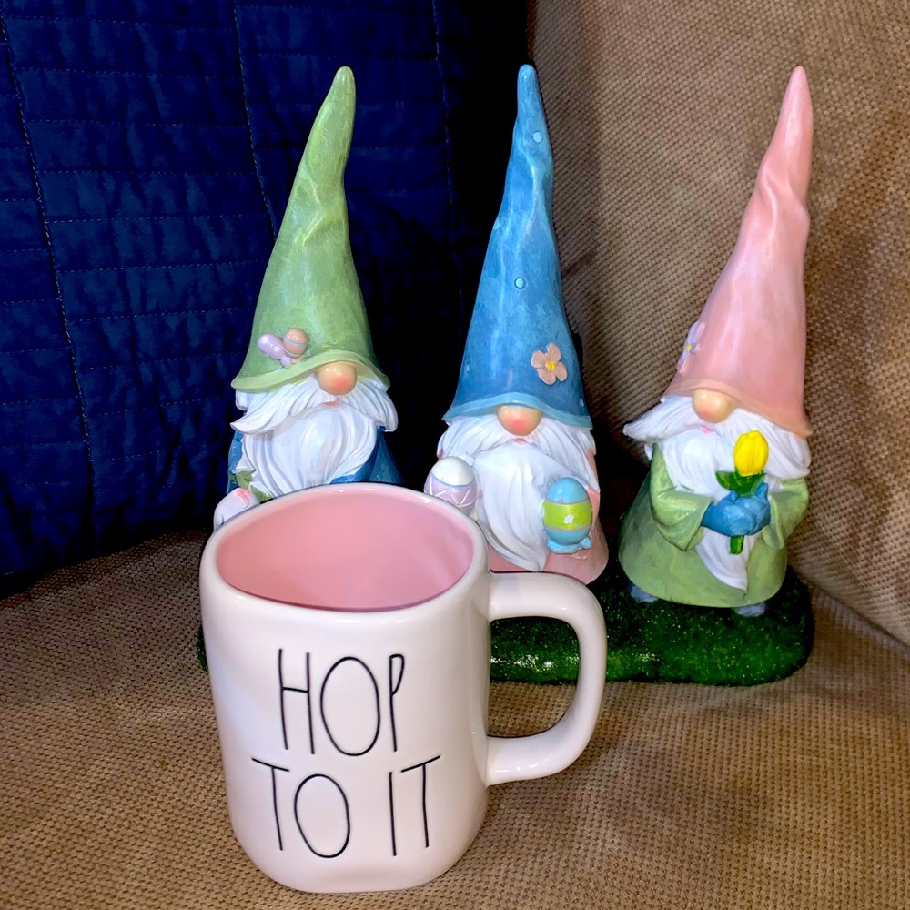 HOP TO IT Easter mug by Rae Dunn